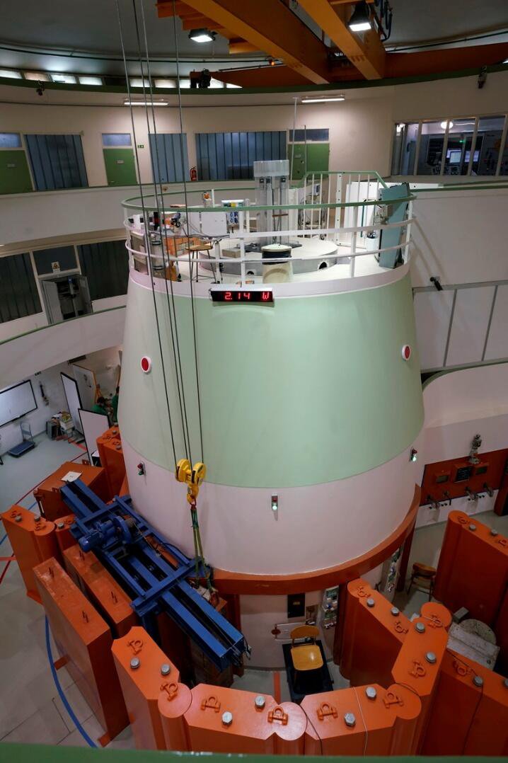 Determination of the thermal neutron flux in the core of the reactor